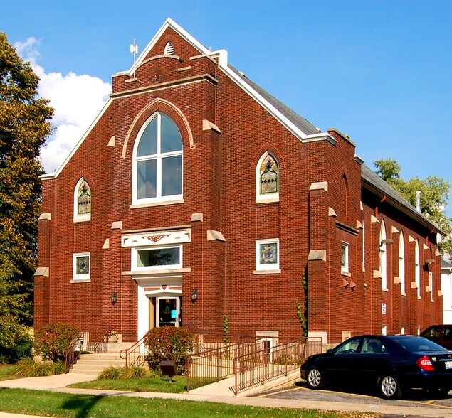 Primary Photo Of 30 N Lincoln St, Batavia Office For Lease