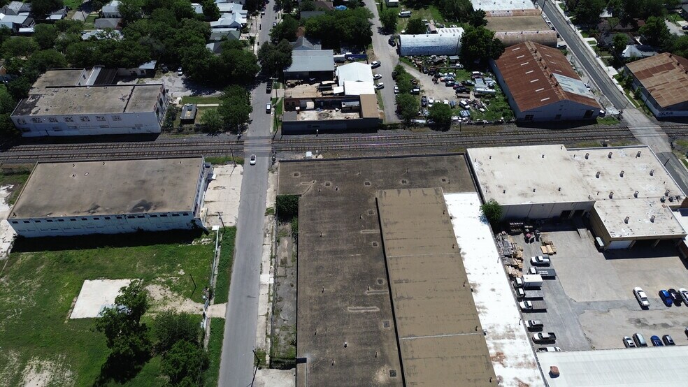 More Photos Of 522 Delaware St, San Antonio Warehouse For Sale