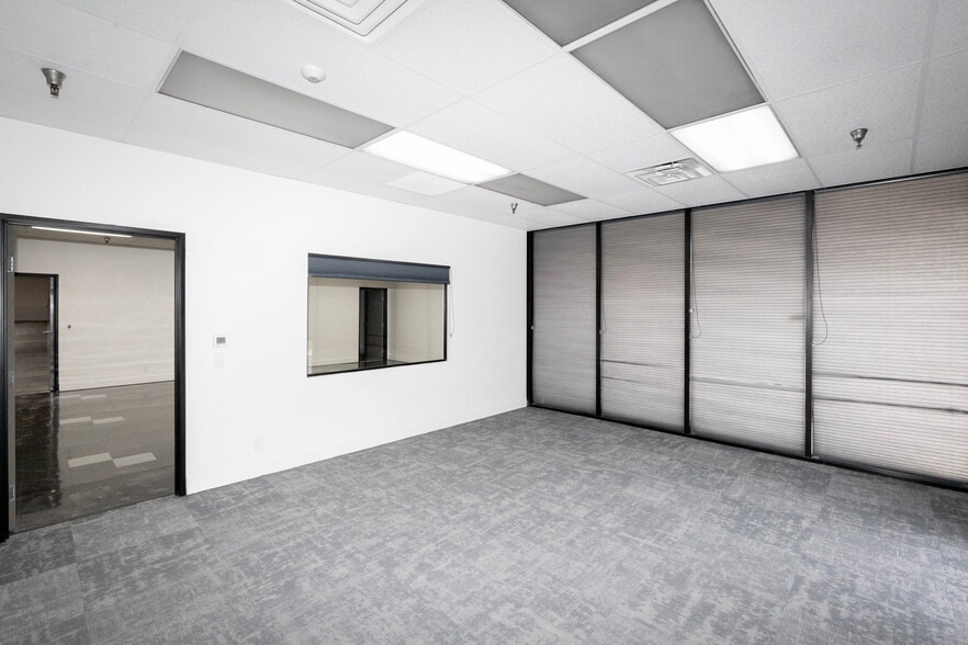 More Photos Of 601 S Dupont Ave, Ontario Warehouse For Sale