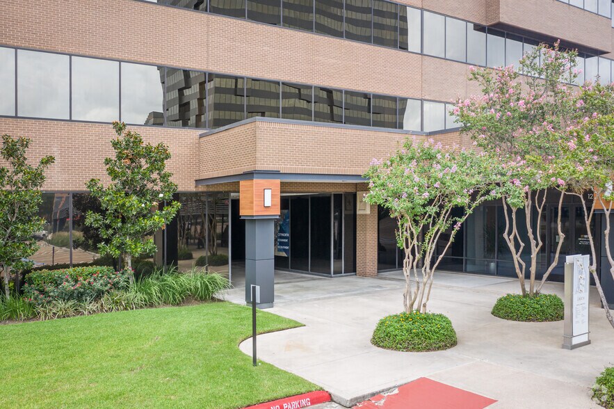 More Photos Of 16855 Northchase Dr, Houston Office For Lease