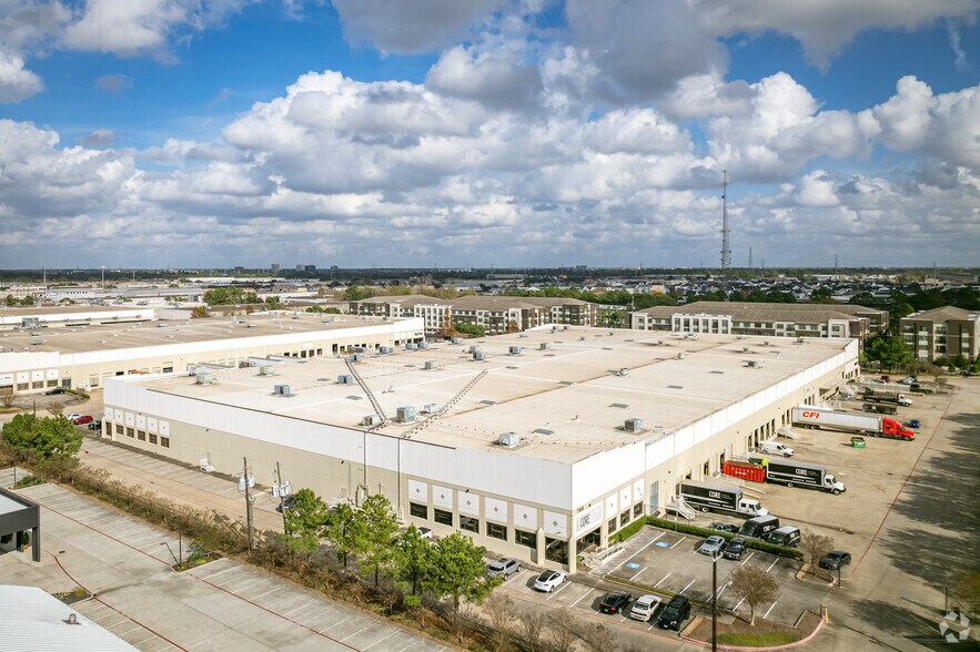 More Photos Of 7108 Old Katy Rd, Houston Showroom For Lease