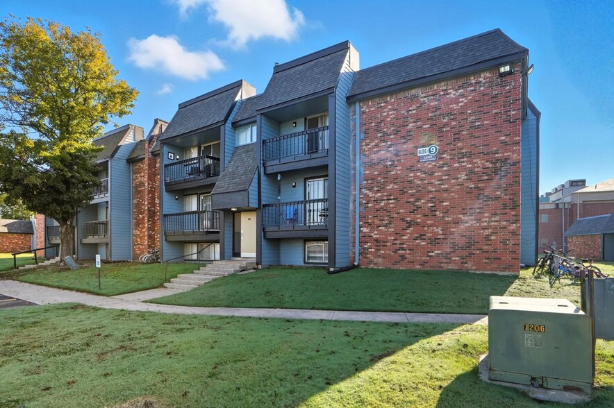 More Photos Of 1311 N Ash Pl, Owasso Apartments For Sale