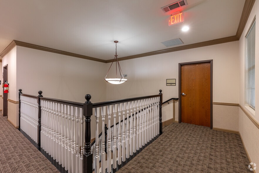 More Photos Of 303 S Jupiter Rd, Allen Unknown For Lease