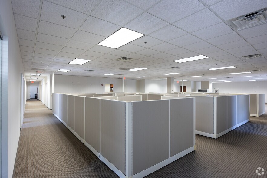 More Photos Of 695 Mansell Rd, Roswell Unknown For Lease