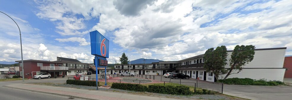 More Photos Of 910 Cranbrook St North, Cranbrook Hotel For Sale