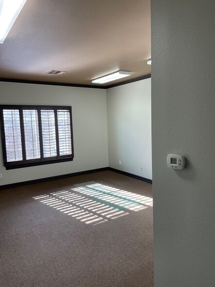 More Photos Of 1909 W C St, Jenks Office For Lease
