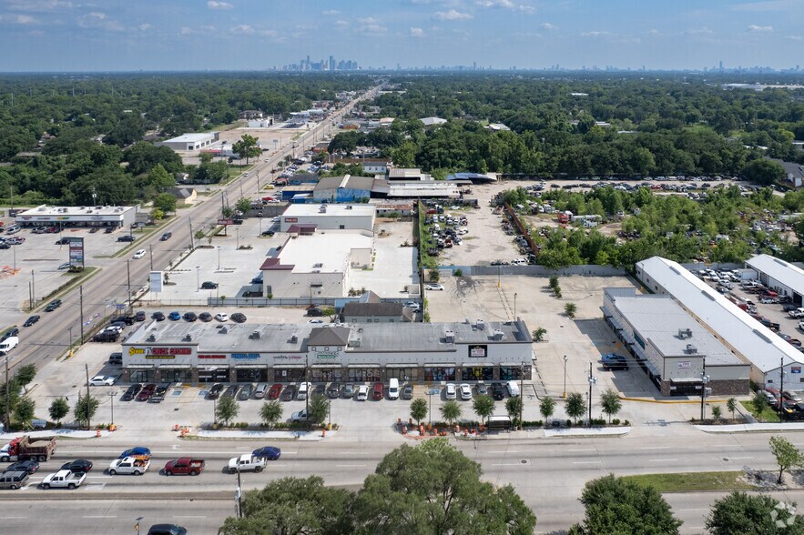 More Photos Of 920 E Little York Rd, Houston Storefront For Sale