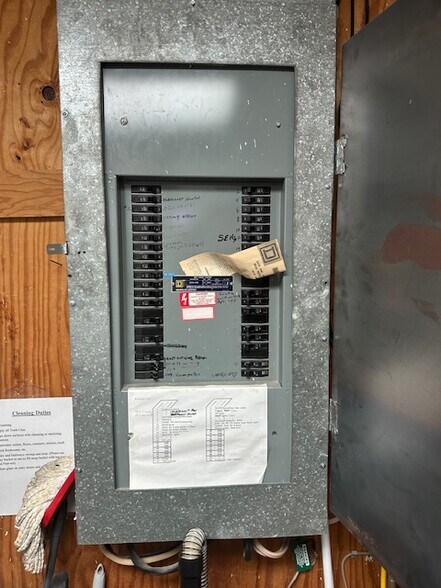 More Photos Of 3802 S Santa Fe Ave, Chanute Medical For Sale