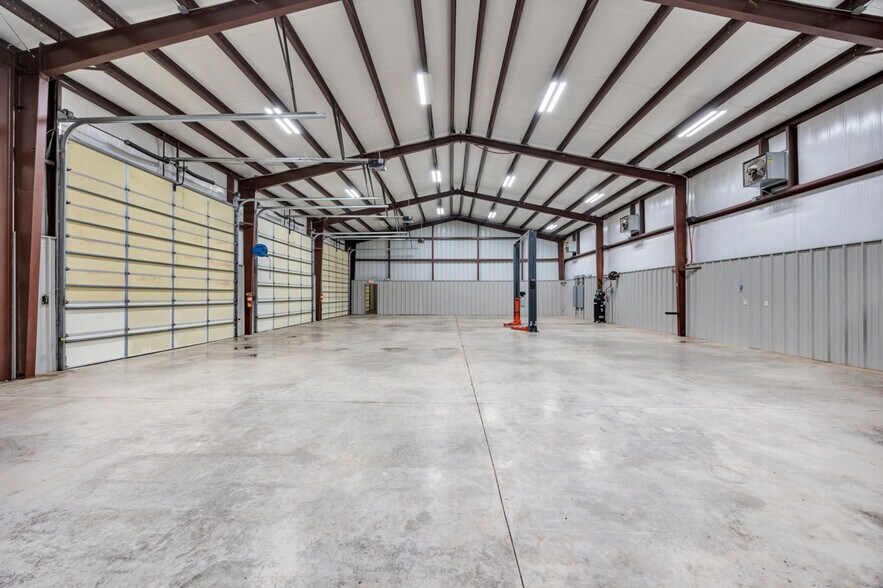 More Photos Of 310 Dan Tibbs Rd NW, Huntsville Warehouse For Lease