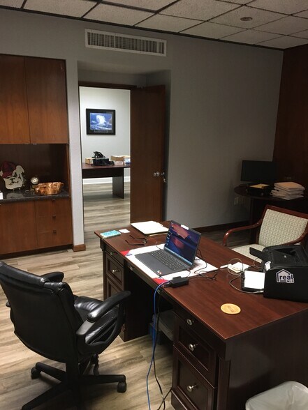 More Photos Of 711 Margaret St, Jacksonville Office For Sale