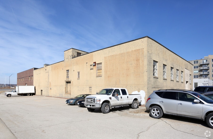 More Photos Of 1100 Cherry St, Des Moines Warehouse For Sale