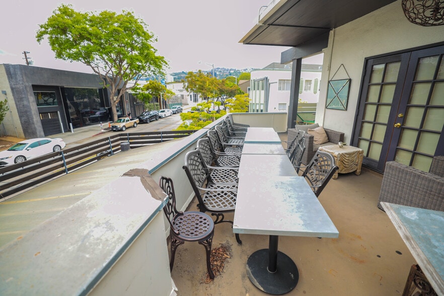 More Photos Of 616 N Robertson Blvd, West Hollywood Storefront Retail Office For Sale