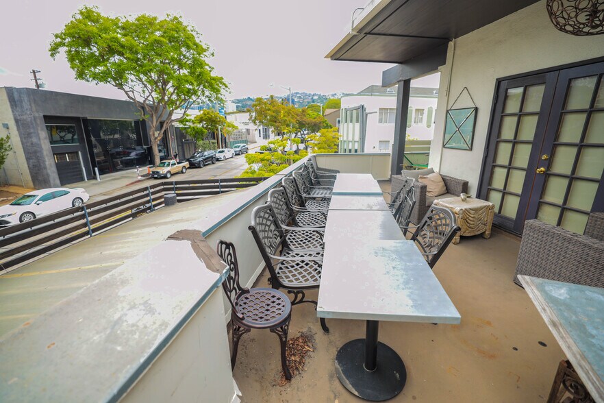 More Photos Of 616 N Robertson Blvd, West Hollywood Storefront Retail Office For Sale