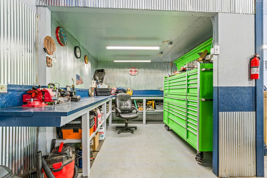 More Photos Of 1626 Dearborn St, Ellsworth Industrial For Sale