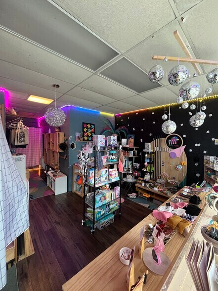 More Photos Of 1828 Edgewater Dr, Orlando Freestanding For Sale