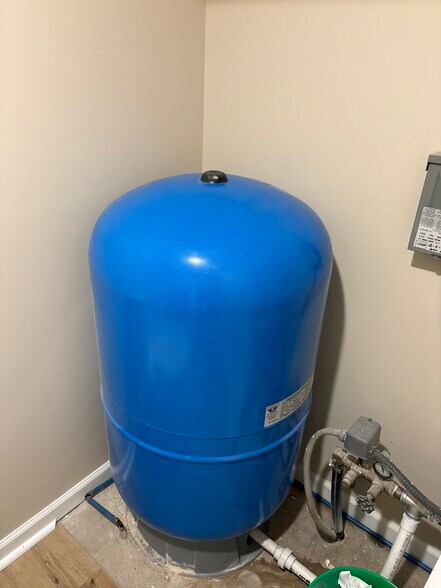 More Photos Of 01821 73rd St, South Haven Warehouse For Lease