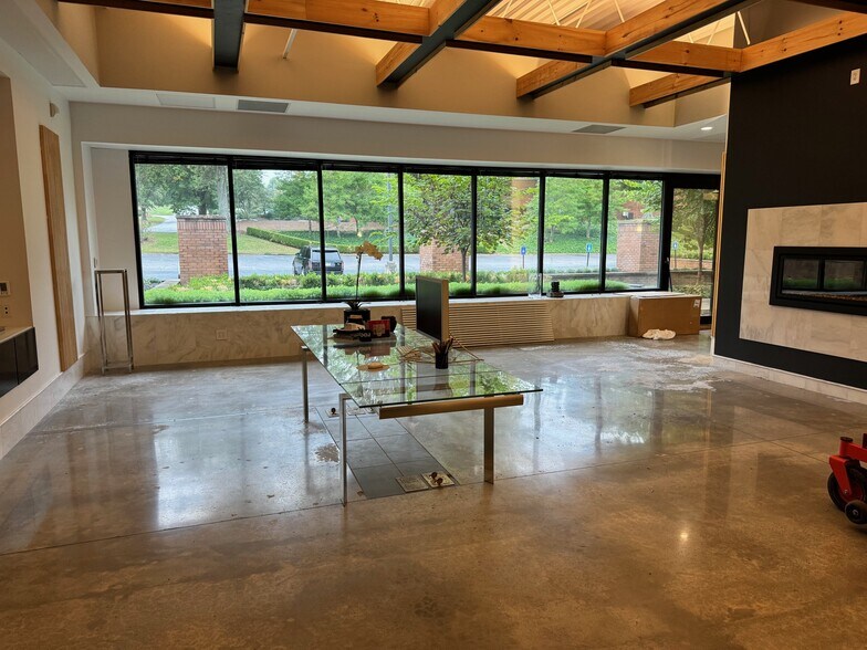 More Photos Of 4245 International Blvd, Norcross Distribution For Sale