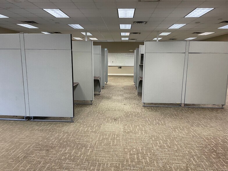 More Photos Of 4444 American Way, Baton Rouge Office For Sale