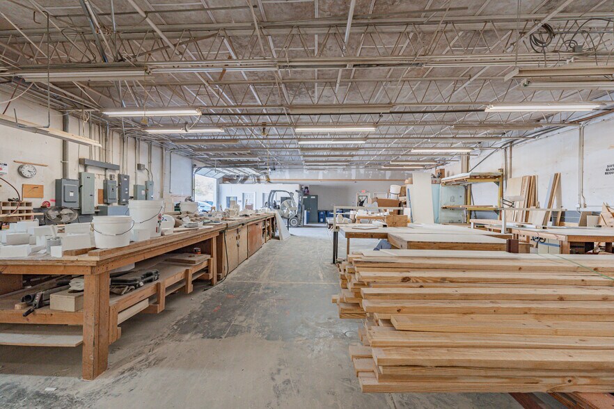 More Photos Of 4451 8th Ave S, Saint Petersburg Manufacturing For Lease
