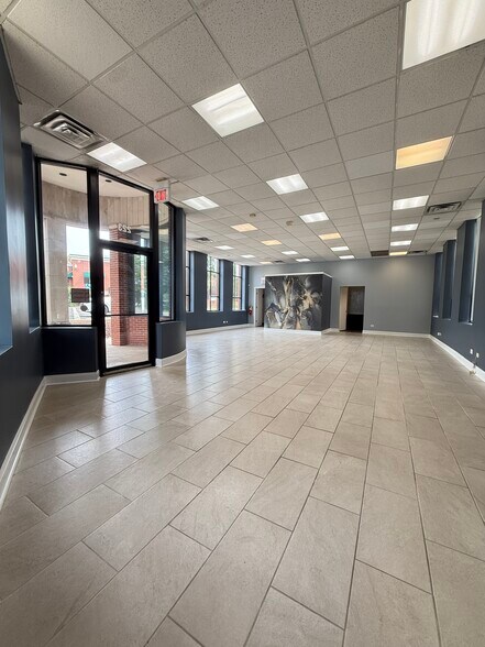 More Photos Of 223 Dundee Ave, Elgin Freestanding For Lease