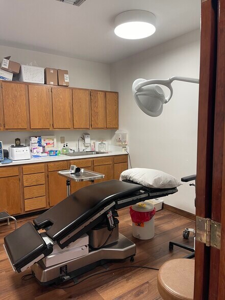 More Photos Of 1240 Hospital Dr, Mount Pleasant Medical For Lease