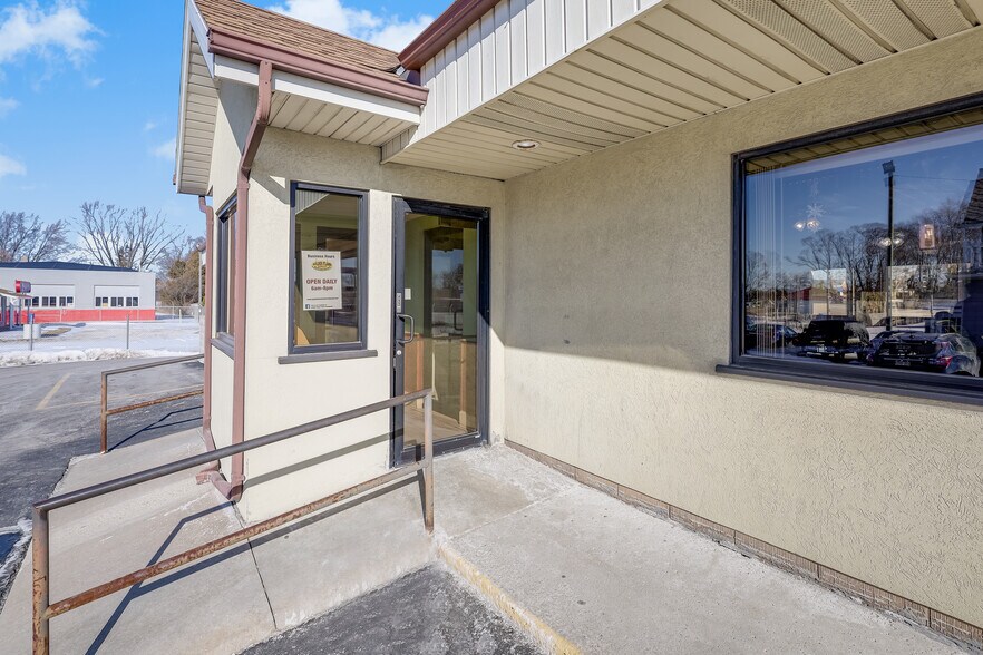 More Photos Of 2604 Custer St, Manitowoc General Retail For Sale