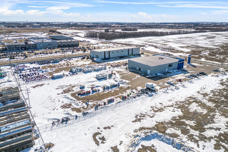 More Photos Of 5267 67 Av, Lloydminster Warehouse For Lease