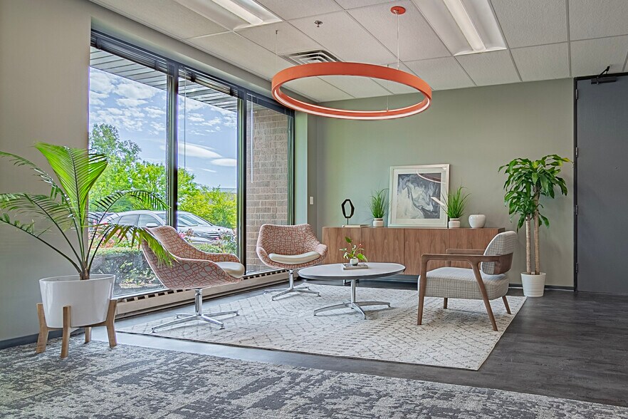 More Photos Of 650 E Devon Ave, Itasca Office For Lease