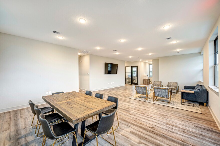 More Photos Of 10242 Greenhouse Rd, Cypress Office For Lease
