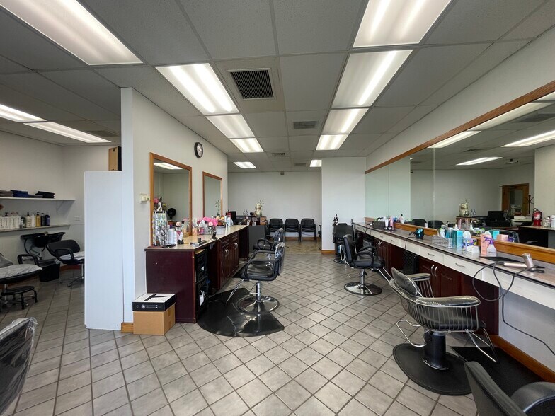 More Photos Of 98-1247 Kaahumanu St, Aiea Medical For Sale