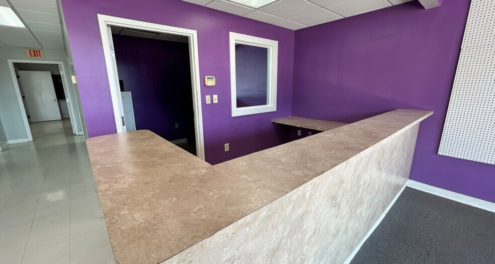 More Photos Of 6103 Tippin Ave, Pensacola General Retail For Lease