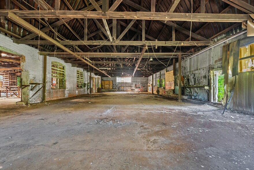 More Photos Of 322 Depot St, Amherst Warehouse For Sale