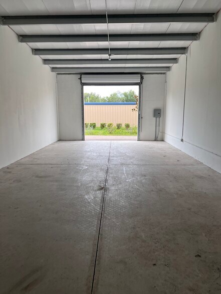 More Photos Of 5316 Lena Rd, Bradenton Light Distribution For Lease