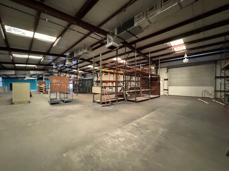 More Photos Of 3550 Recker Hwy, Winter Haven Warehouse For Lease