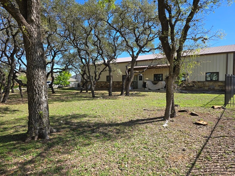 More Photos Of 13318 Western Oak Dr, Helotes Storefront Retail Office For Sale