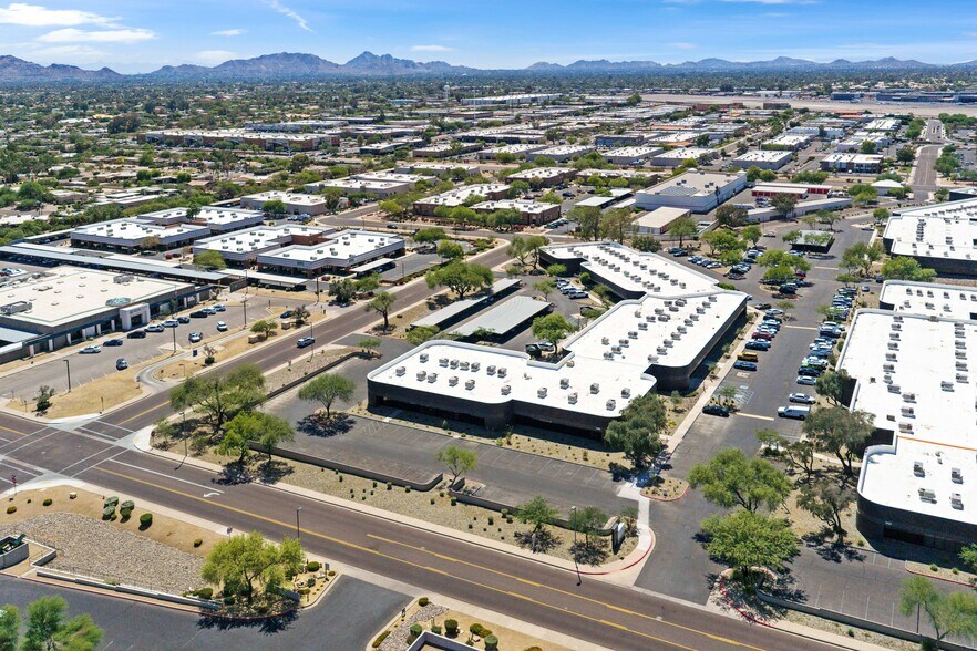 More Photos Of 14455 N Hayden Rd, Scottsdale Light Distribution For Sale