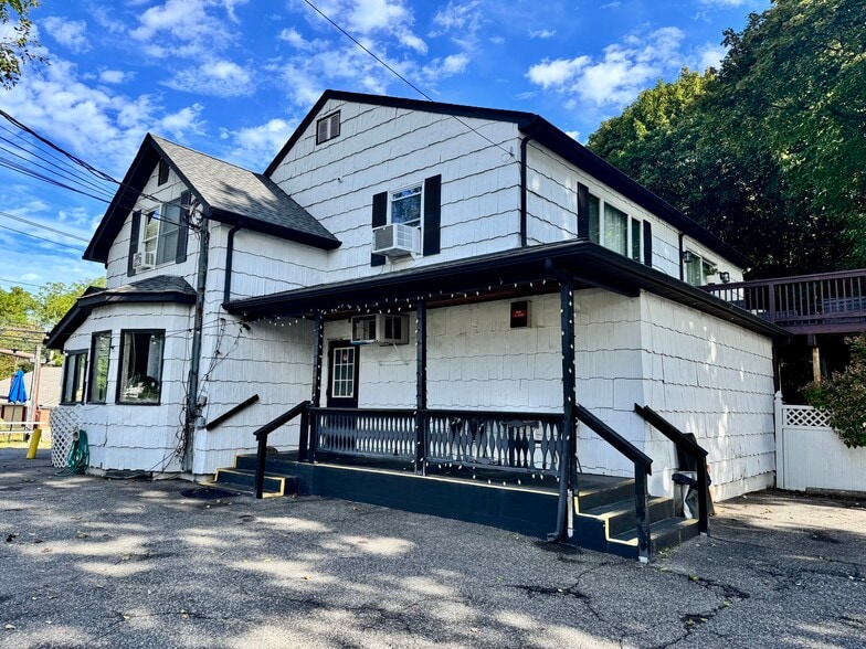 More Photos Of 749 Mount Sinai Coram Rd, Mount Sinai General Retail For Sale