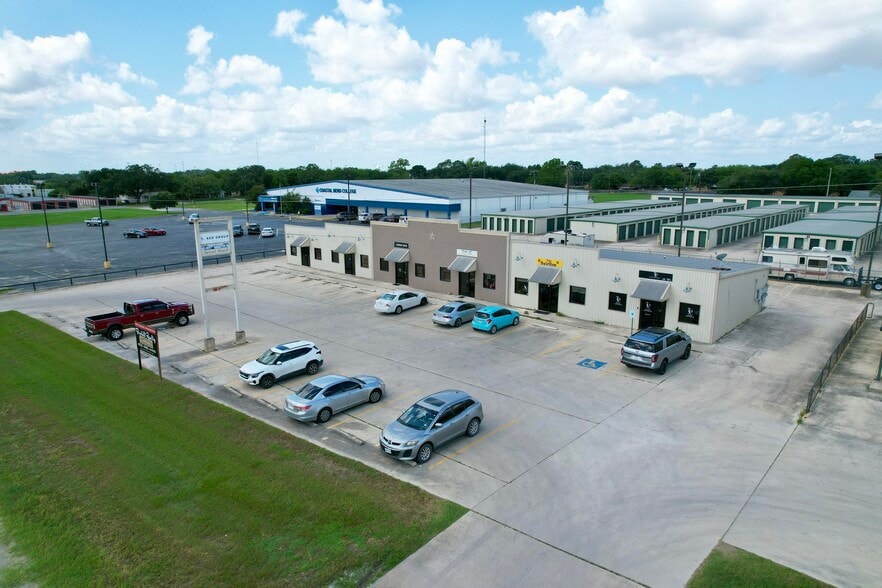 More Photos Of 1501 Bensdale Rd, Pleasanton Storefront Retail Office For Lease