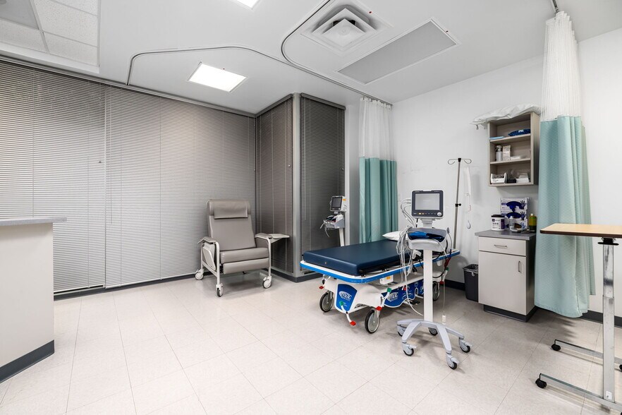 More Photos Of 1000 Crescent Green Dr, Cary Medical For Lease