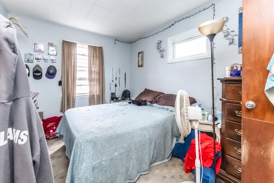 More Photos Of 180 Broadway, Port Ewen Storefront Retail Office For Sale