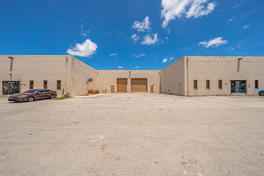 More Photos Of 1959 Dr Martin Luther King Jr Blvd, Pompano Beach Warehouse For Lease