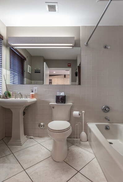 More Photos Of 7765 SW 87th Ave, Miami Medical For Sale