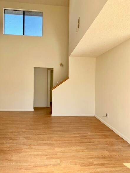 More Photos Of 5319 Cartwright Ave, North Hollywood Apartments For Sale