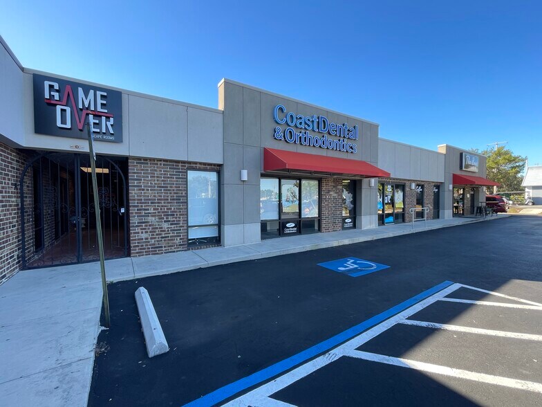 More Photos Of 2119 W Brandon Blvd, Brandon Storefront Retail Office For Lease