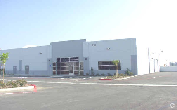 More Photos Of 956 W 10th St, Azusa Unknown For Lease