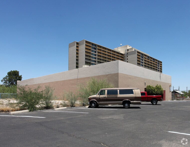 More Photos Of 1401 N Bailey Ln, Tucson Showroom For Sale