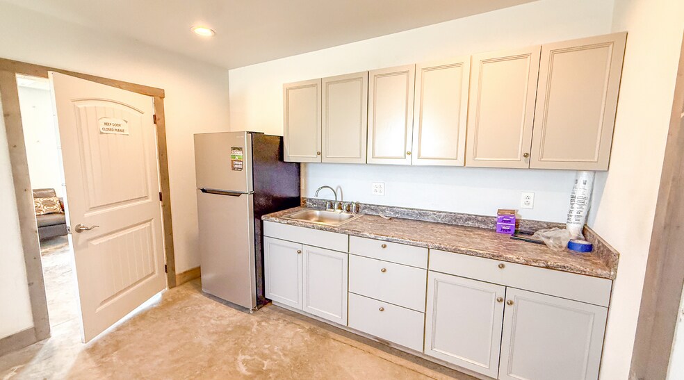 More Photos Of 1030 County 133 rd, Kermit Warehouse For Sale