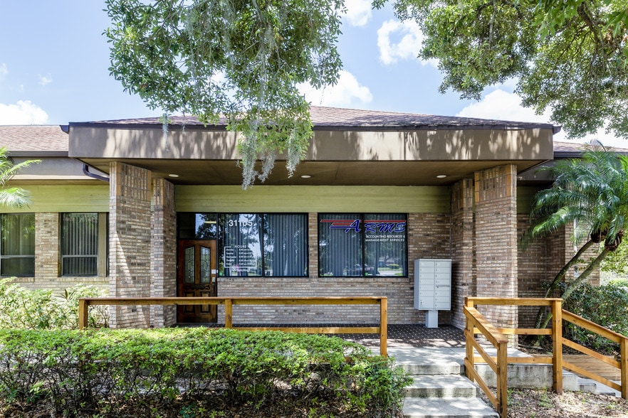 More Photos Of 31111-31125 US Highway 19 N, Palm Harbor Office For Lease