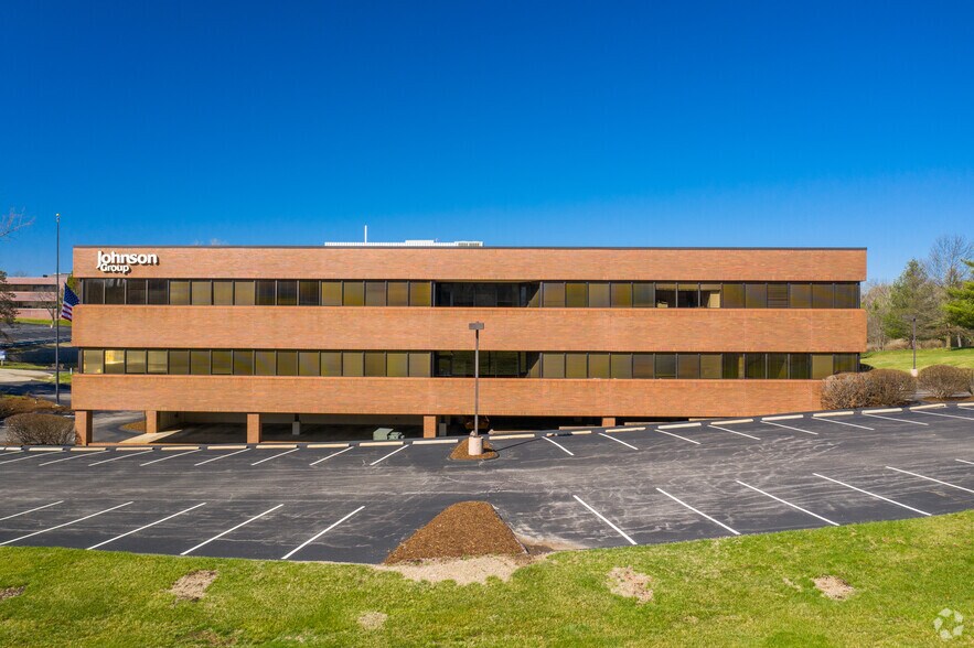 More Photos Of 1714 Deer Track Trl, Des Peres Office For Lease