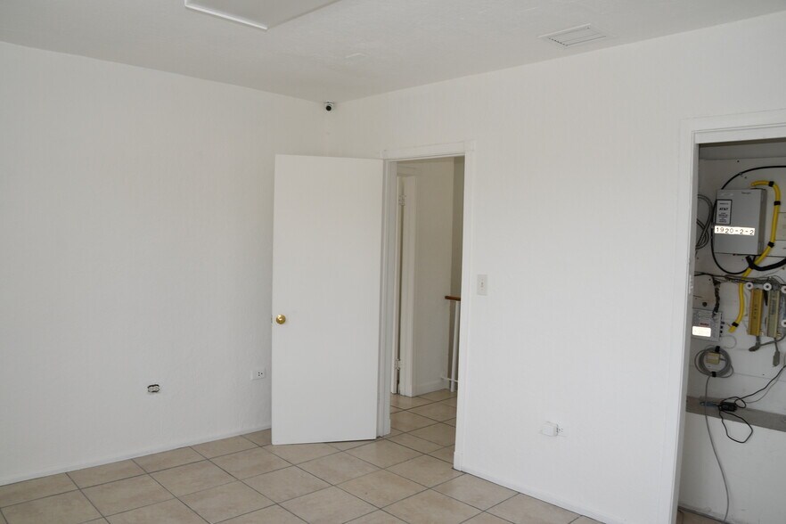 More Photos Of 1920 SW 22nd St, Miami Medical For Lease